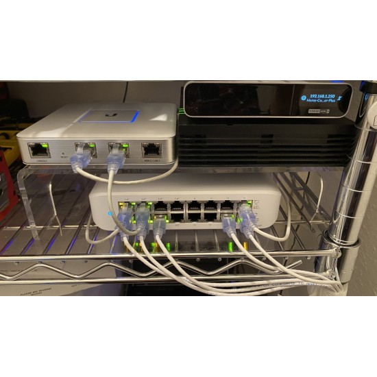 Switch Ubiquiti Networks UniFi USW-Lite-16-PoE 16x GLAN, 8x PoE, 45W Switch Ubiquiti Networks UniFi USW-Lite-16-PoE 16x GLAN, 8x PoE, 45W